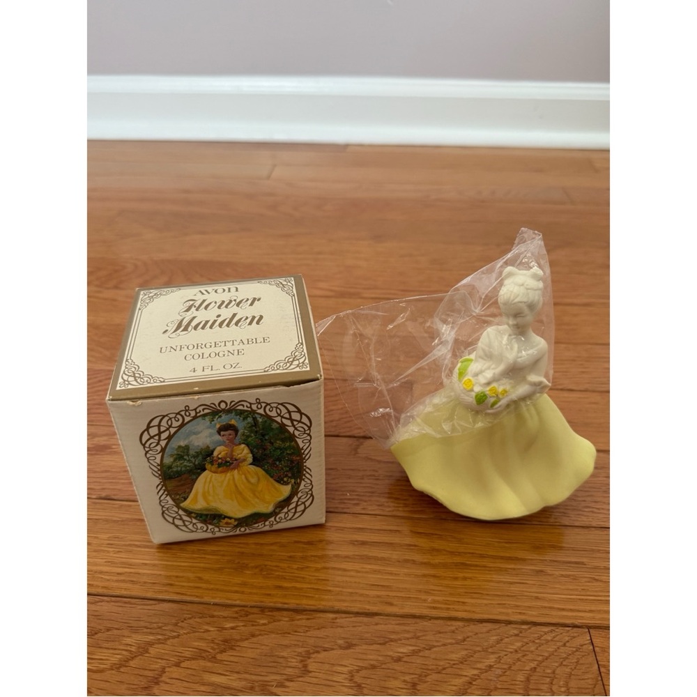 Avon Vintage 1974 Flower Maiden Unforgettable Cologne - New in Box